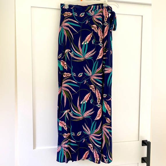 Maxi wrap skirt - Picture 1 of 3